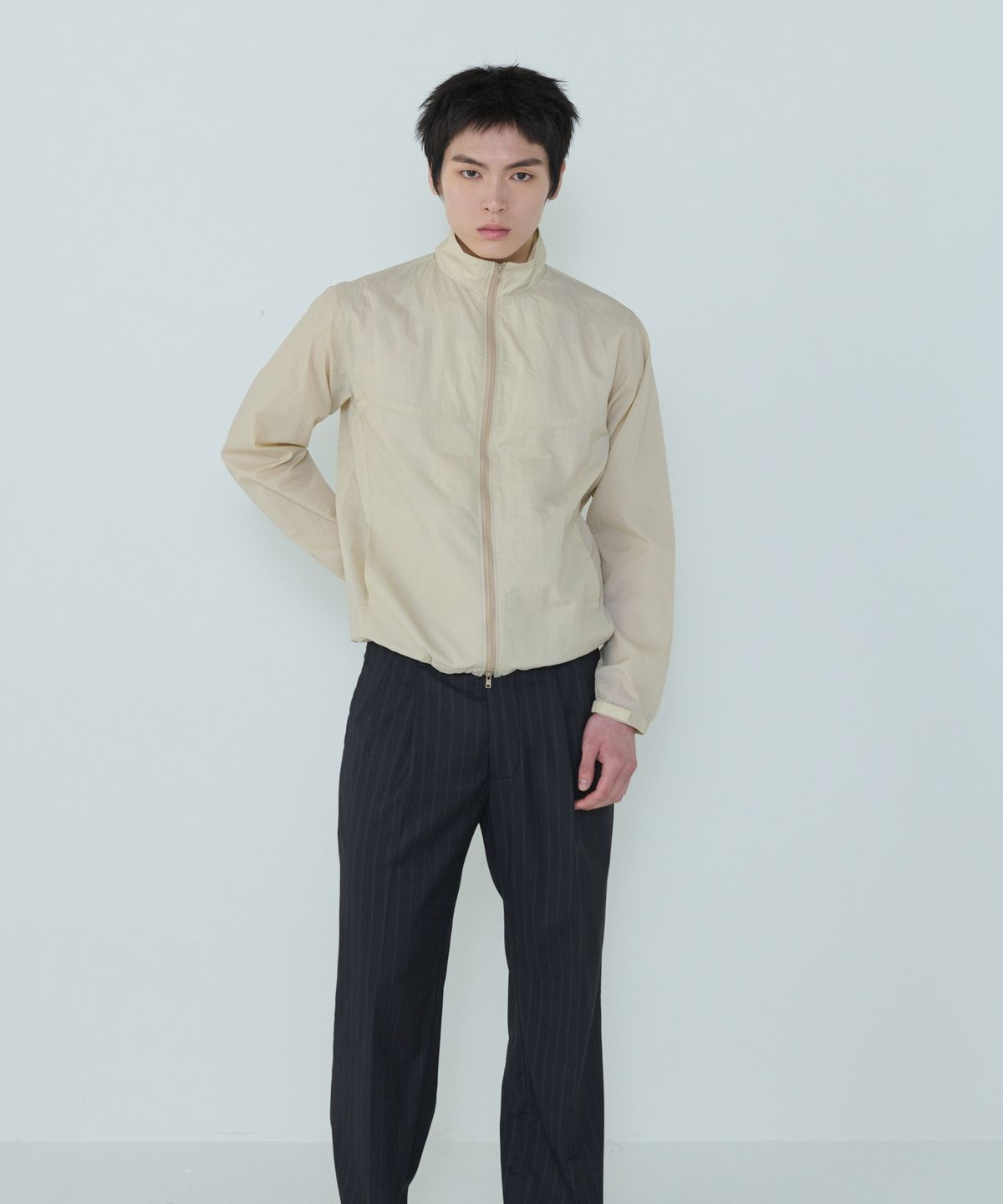 더씽인데어데어(THE THING IN THEIR THERE) Adaptive Nylon Jacket Sand