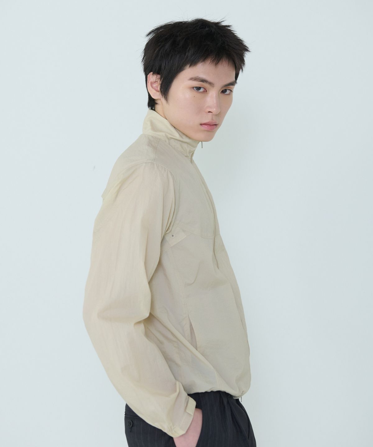 더씽인데어데어(THE THING IN THEIR THERE) Adaptive Nylon Jacket Sand
