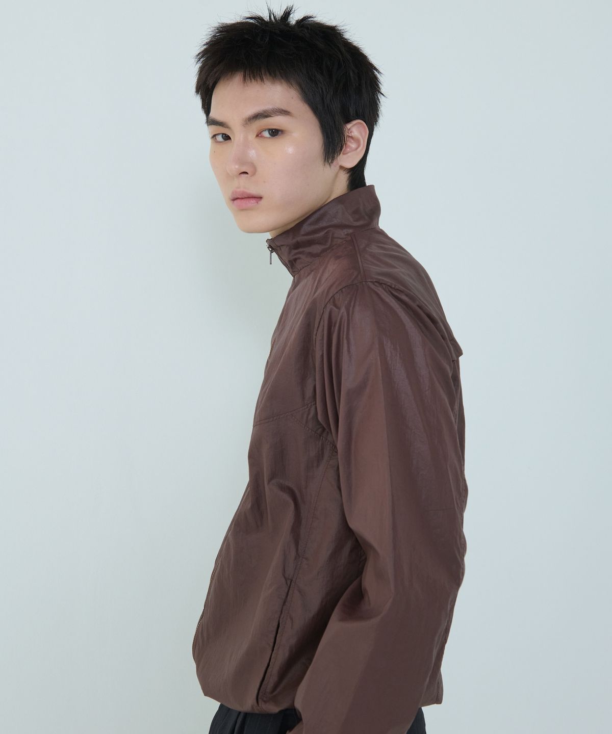 더씽인데어데어(THE THING IN THEIR THERE) Adaptive Nylon Jacket Brownie