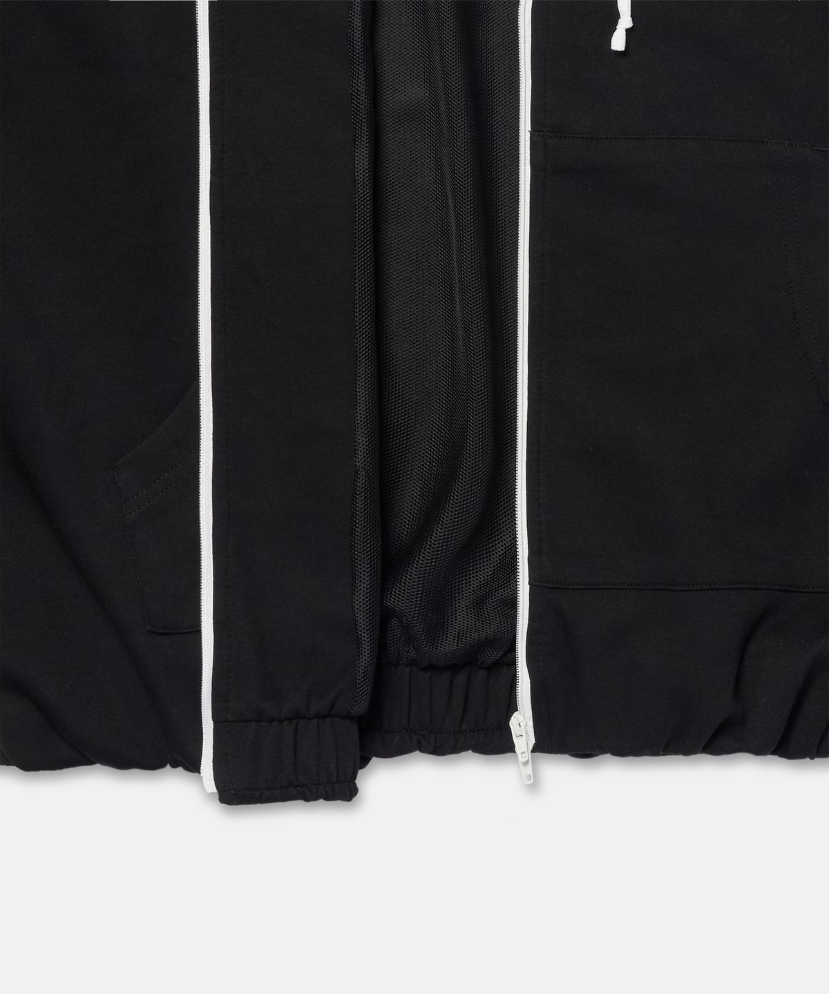 더씽인데어데어(THE THING IN THEIR THERE) Adaptive Zip-Up Hoodie Black