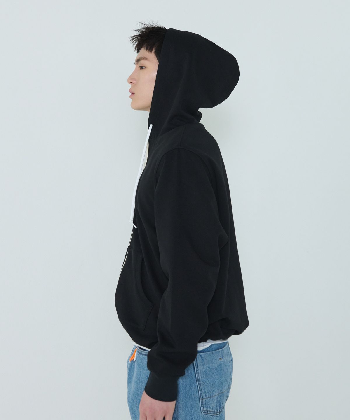더씽인데어데어(THE THING IN THEIR THERE) Adaptive Zip-Up Hoodie Black