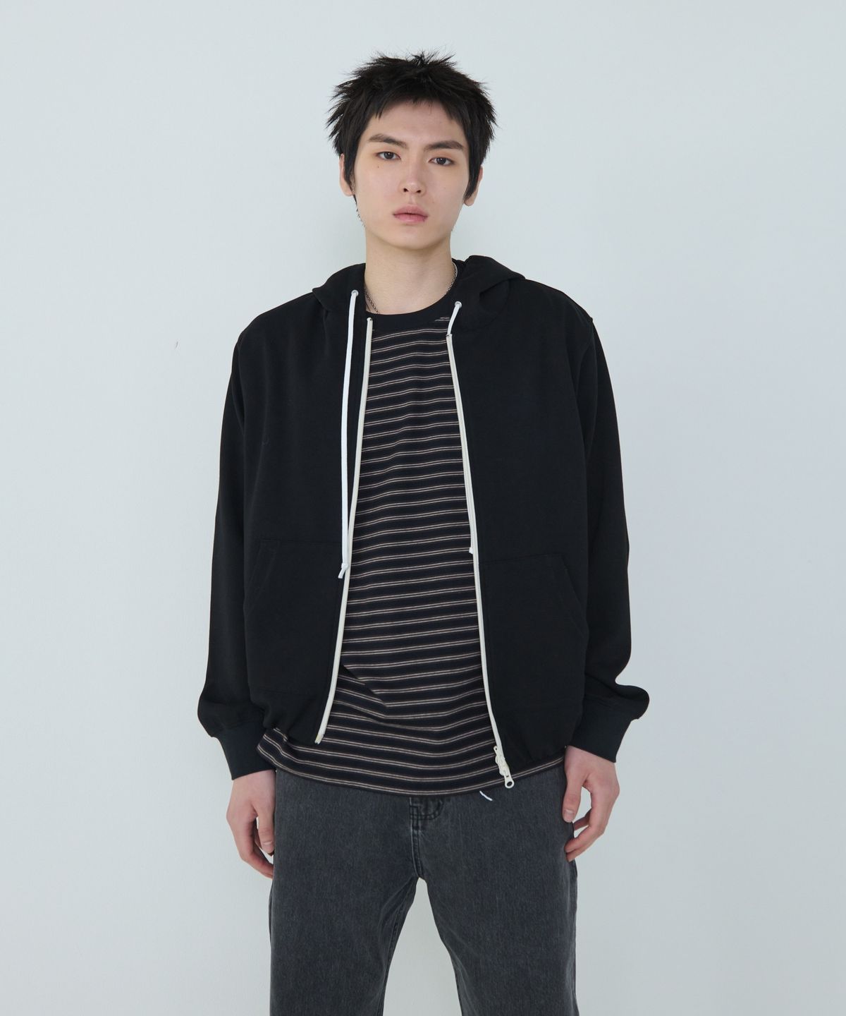 더씽인데어데어(THE THING IN THEIR THERE) Adaptive Zip-Up Hoodie Black