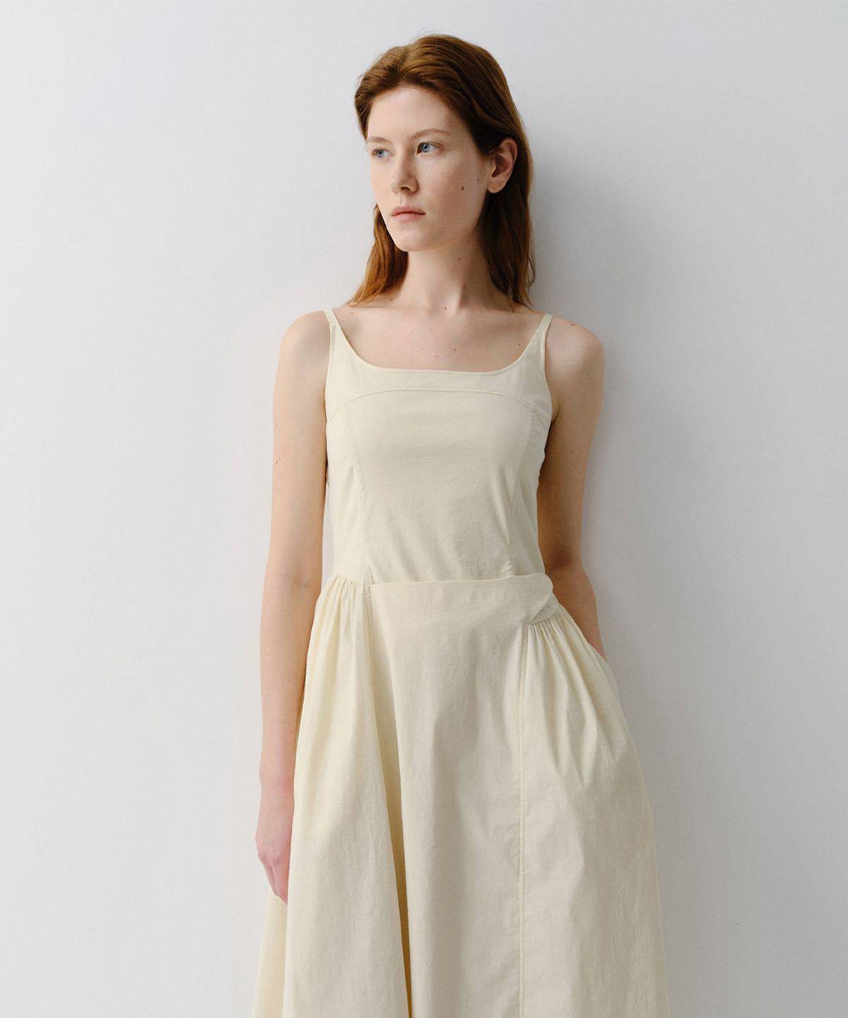 이아(EAAH) SIDE SHIRRING SLEEVELESS DRESS (YELLOW)