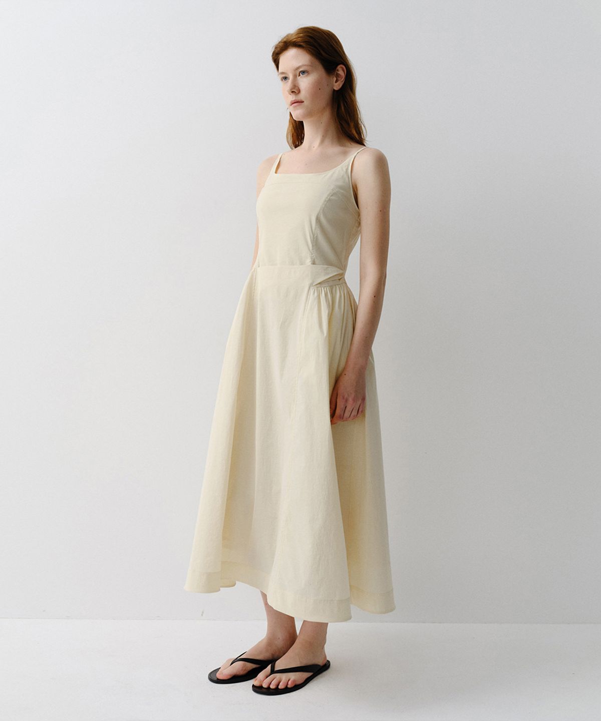 이아(EAAH) SIDE SHIRRING SLEEVELESS DRESS (YELLOW)