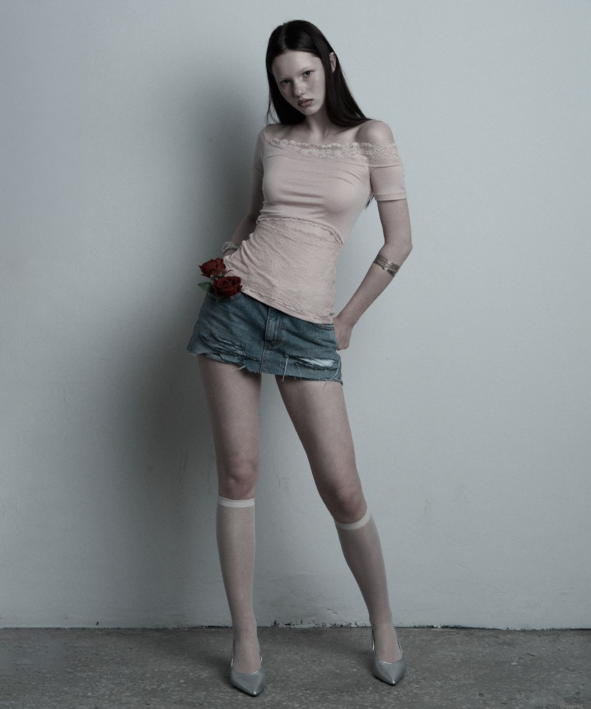 일리오(ILLIO) Pink Lace Off-shoulder top