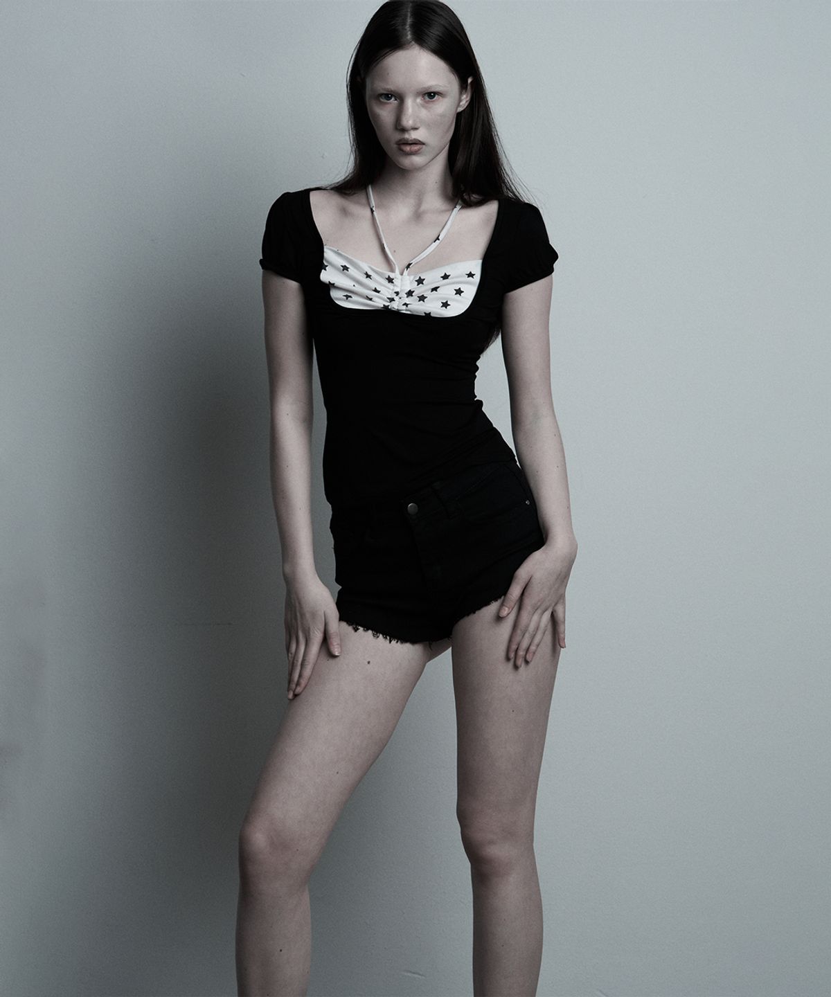 일리오(ILLIO) Black star Giselle gathered top