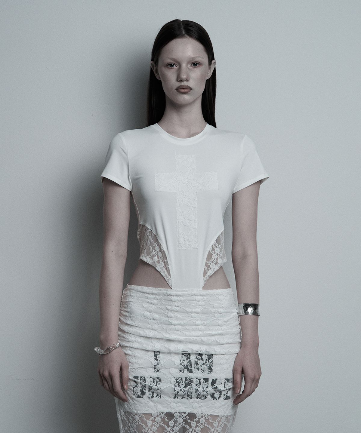 일리오(ILLIO) White Cross Lace bodysuit