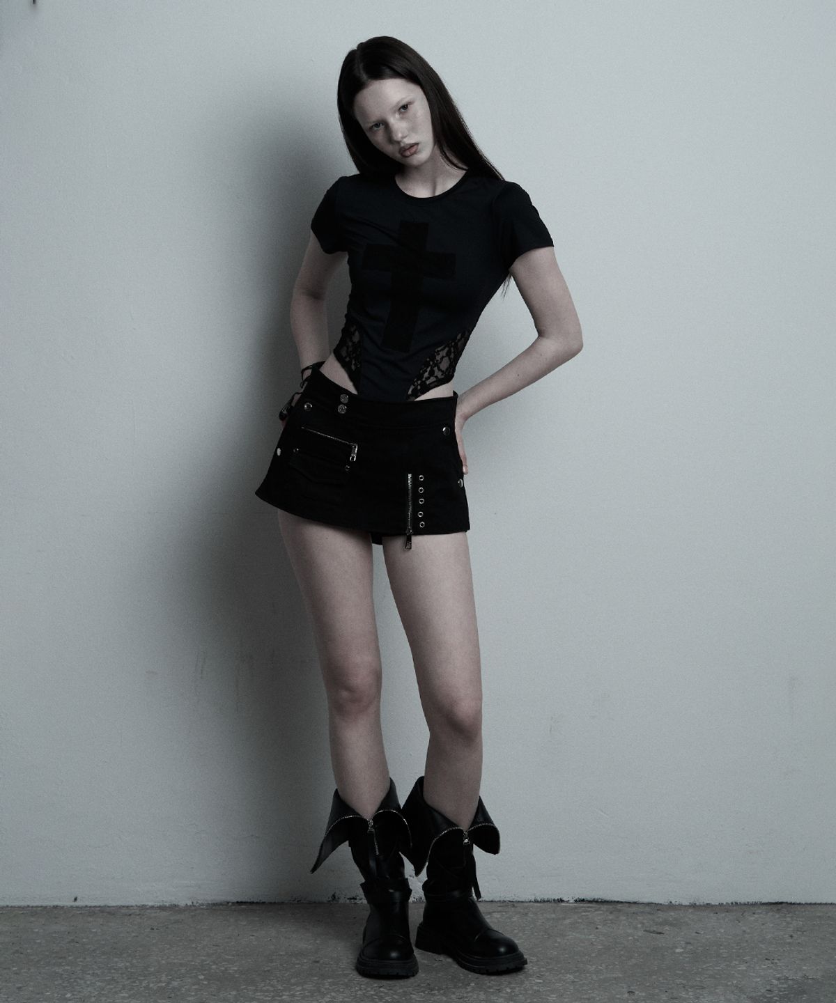 일리오(ILLIO) Black Cross Lace bodysuit