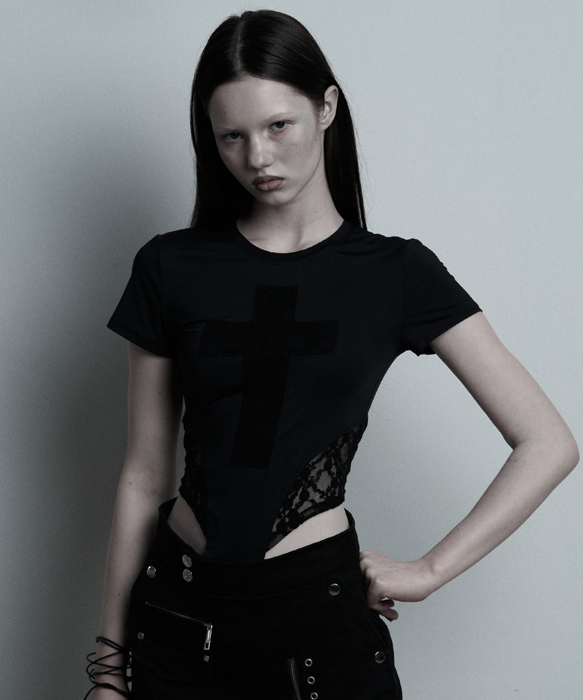 일리오(ILLIO) Black Cross Lace bodysuit