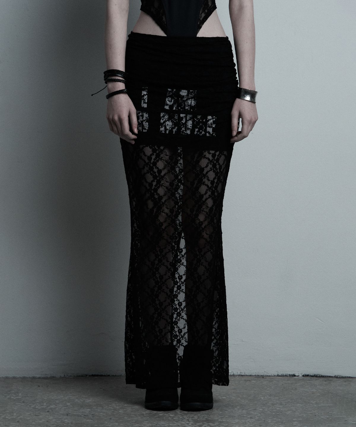 일리오(ILLIO) Black Lace mermaid long skirt