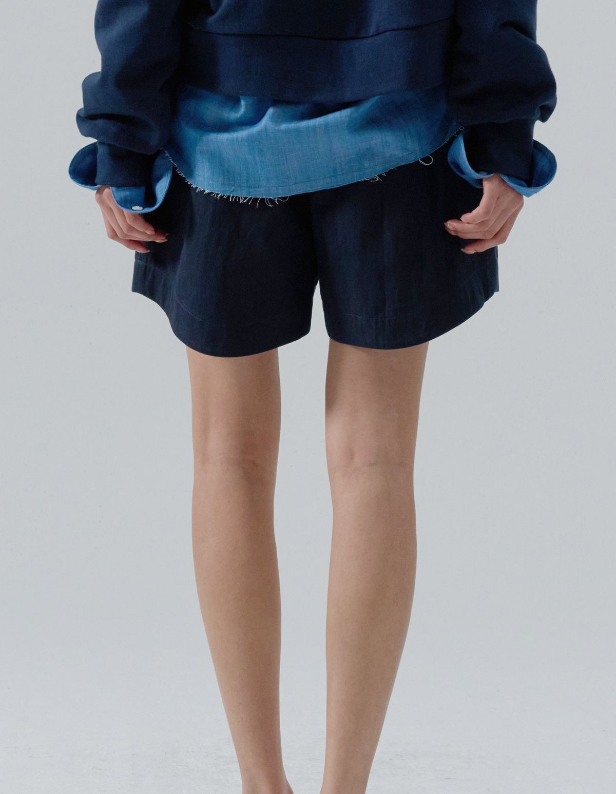 네일비(NEILBE) 트렌치 트윌 버뮤다 테일러드 팬츠 navy blazer