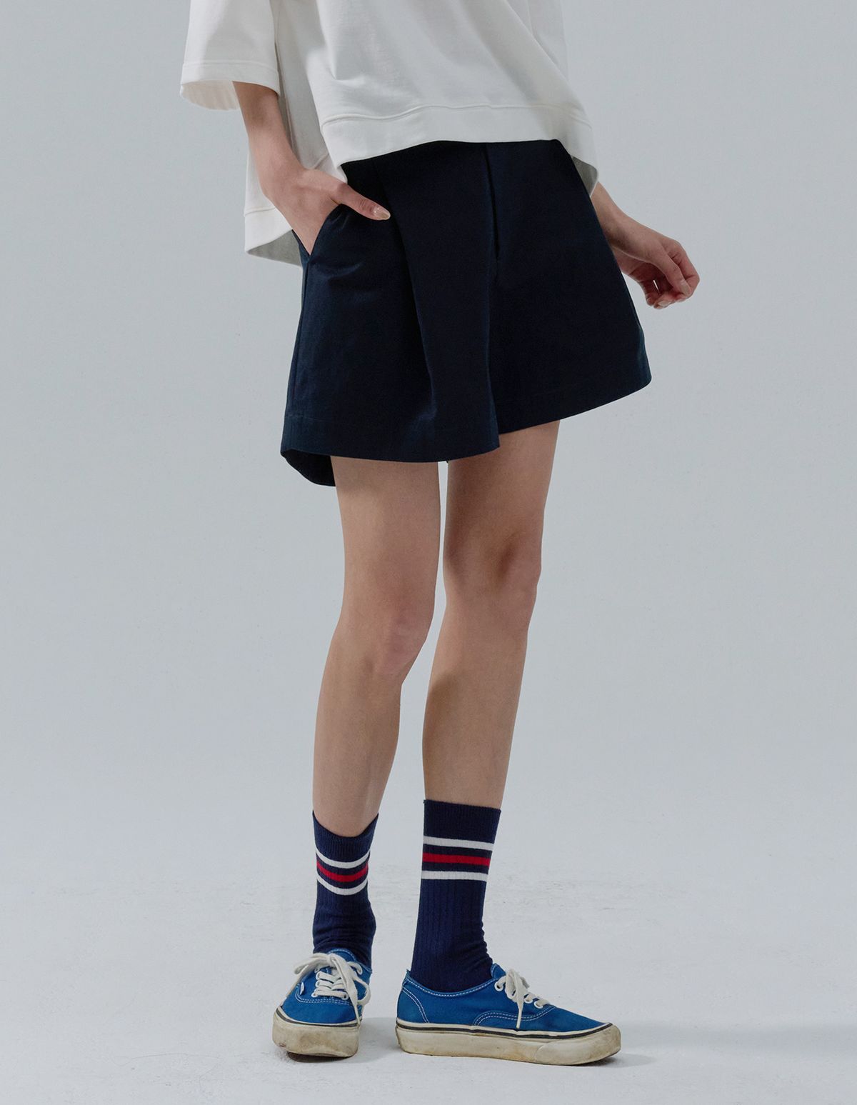 네일비(NEILBE) 트렌치 트윌 버뮤다 테일러드 팬츠 navy blazer