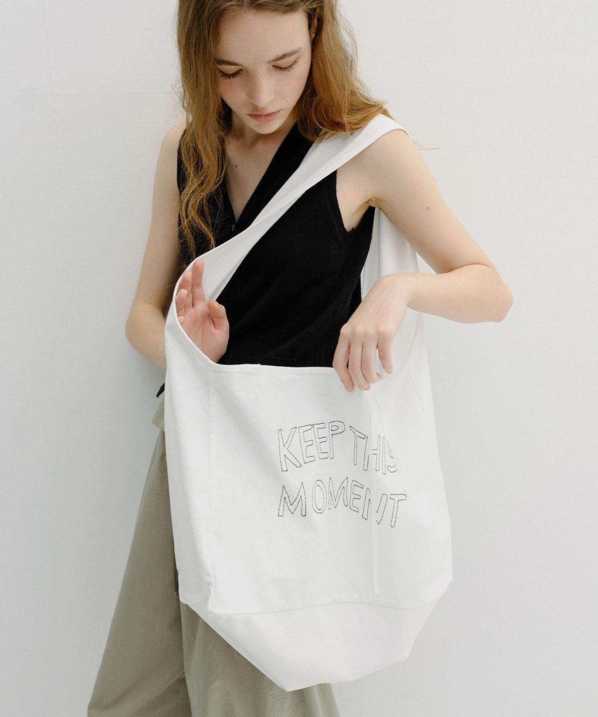 블랭크03(BLANK03) embroidery big shoulder bag (white)