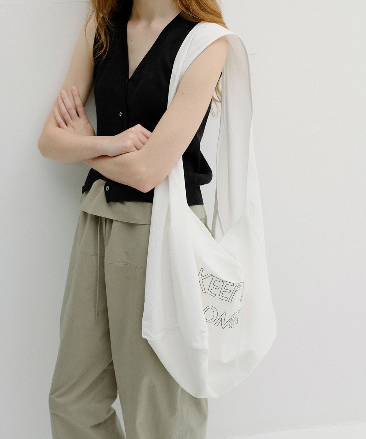 블랭크03(BLANK03) embroidery big shoulder bag (white)