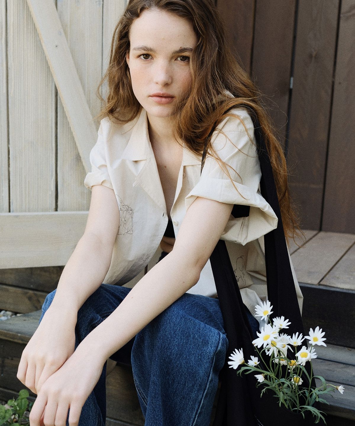 블랭크03(BLANK03) drawing embroidery shirt (light beige)