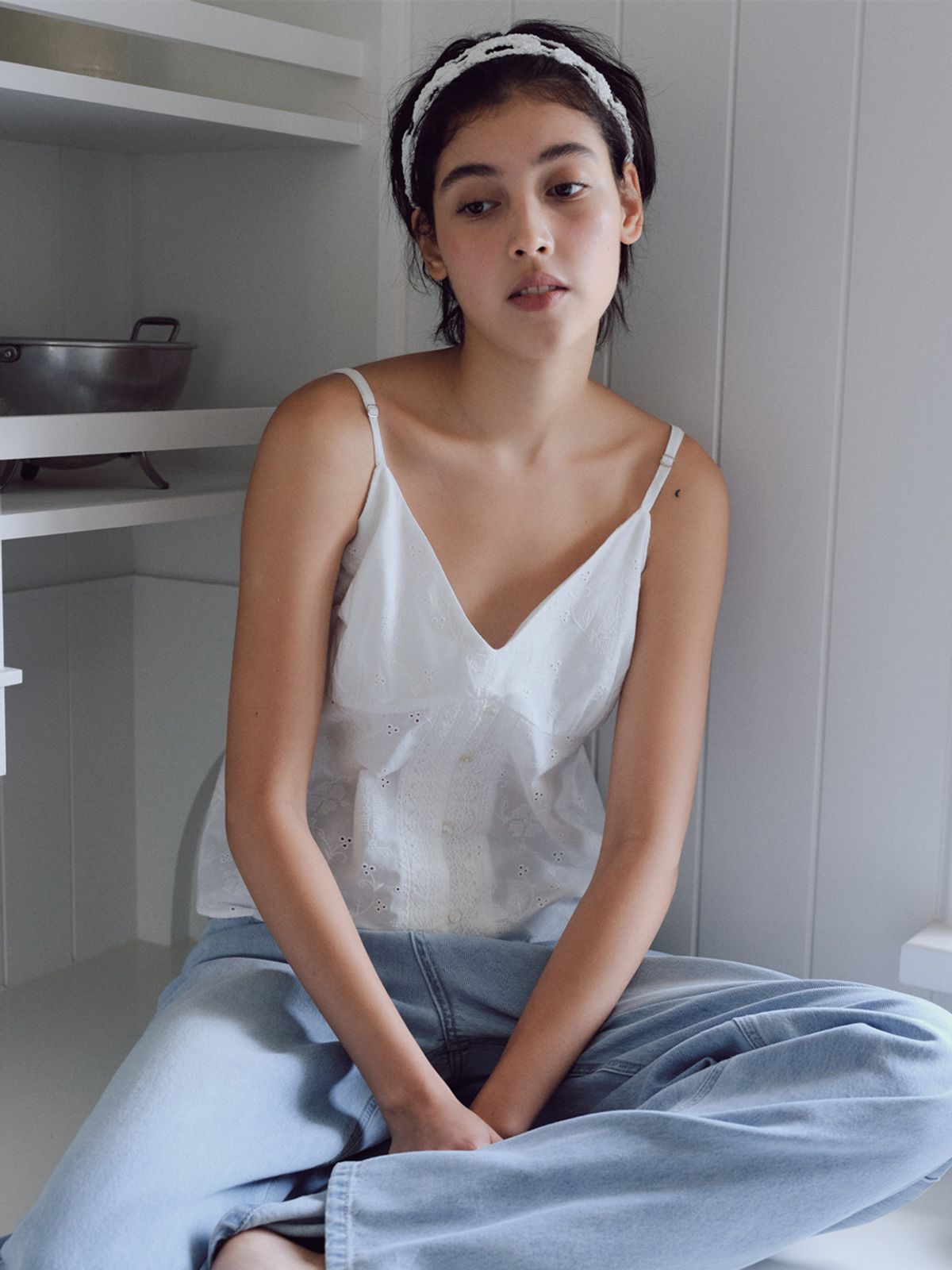베이오드(BAIE OUD) V-neck clover blouse_white