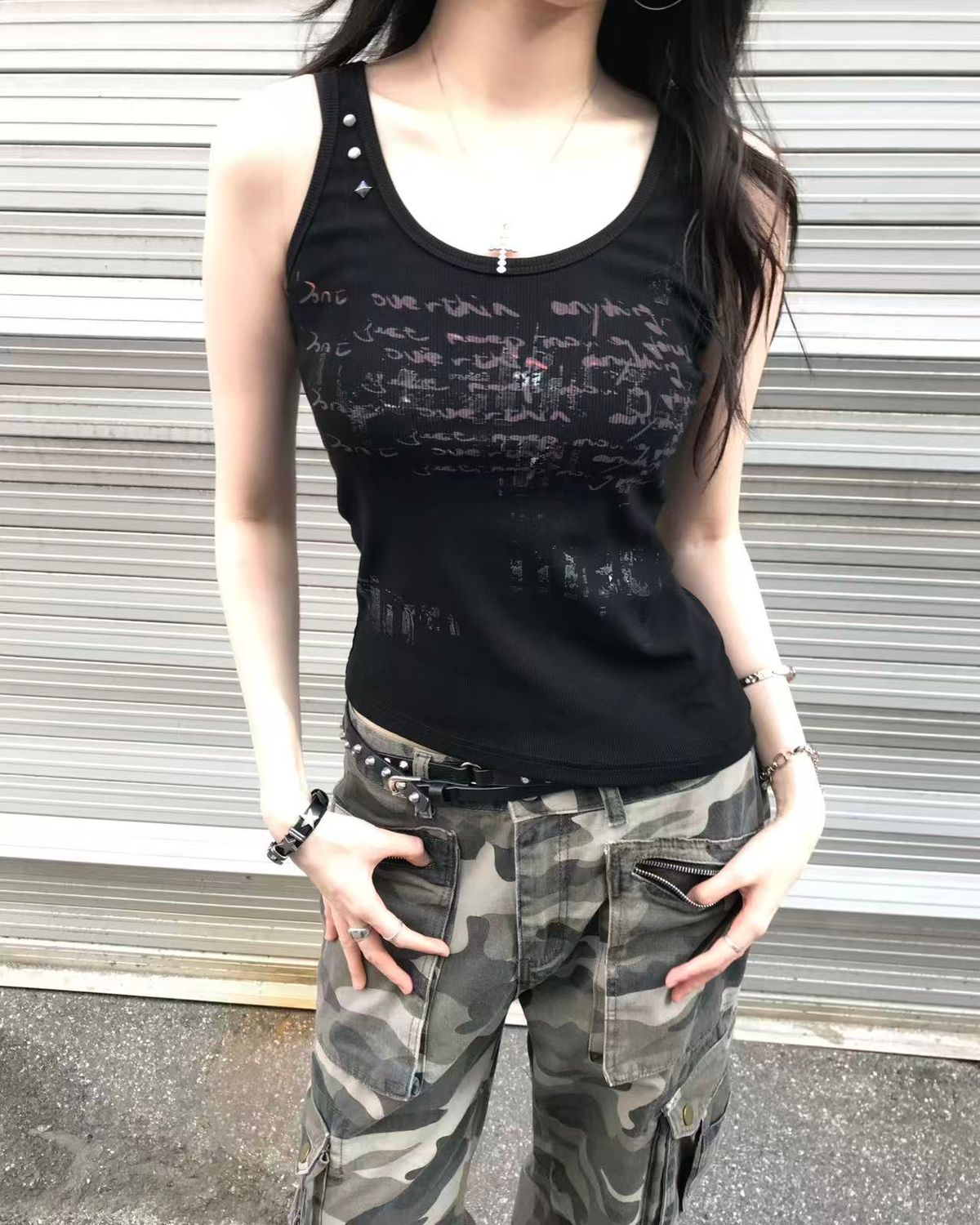 리버뉴스(LIBERALNEWS) GLITCH SCRIPT TANK TOP_BLACK