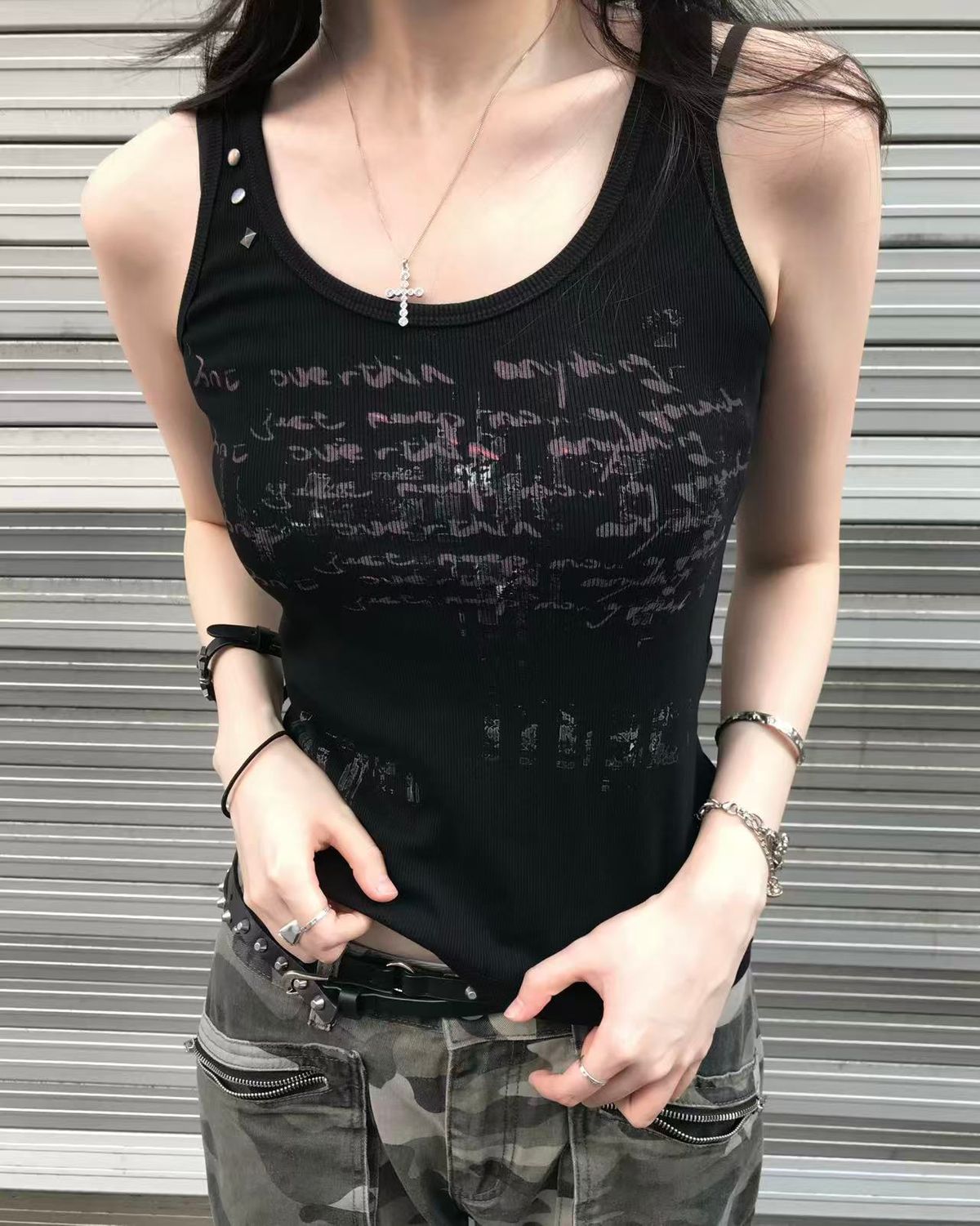 리버뉴스(LIBERALNEWS) GLITCH SCRIPT TANK TOP_BLACK