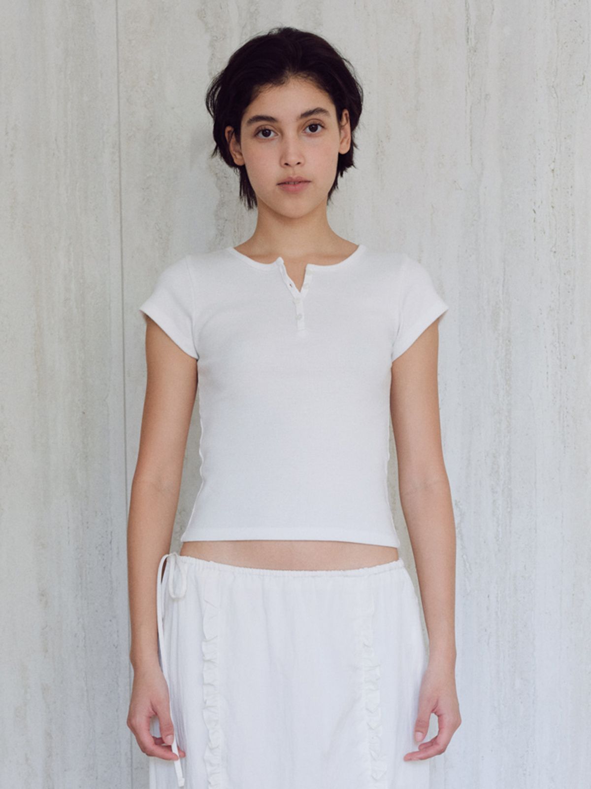 베이오드(BAIE OUD) Henley short-sleeve T-shirt_white