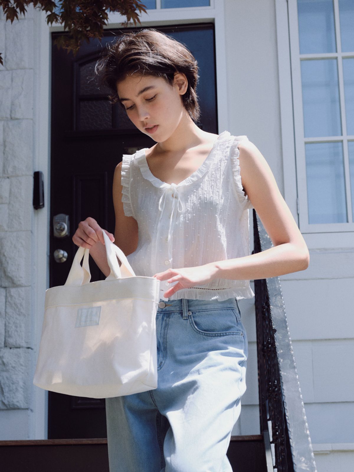 베이오드(BAIE OUD) Dot U-neck frill sleeveless blouse_white