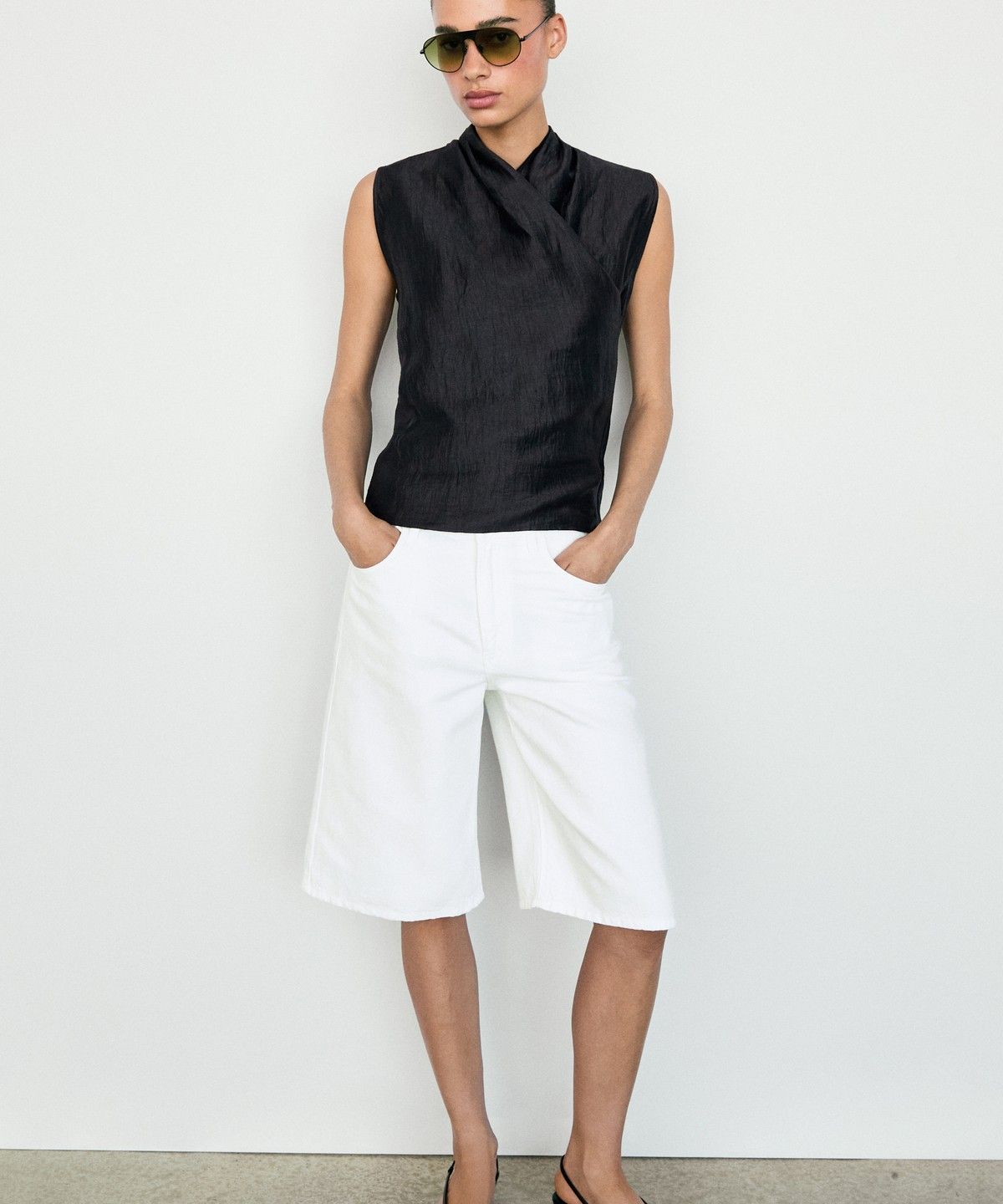 마시모두띠(MASSIMO DUTTI) 린넨 블렌드 슬리브리스 크로스 탑