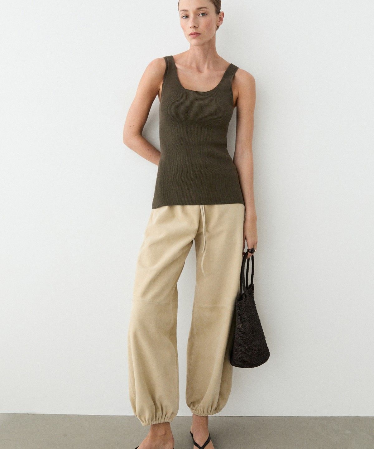 마시모두띠(MASSIMO DUTTI) 100% 코튼 리브드 슬리브리스 탑