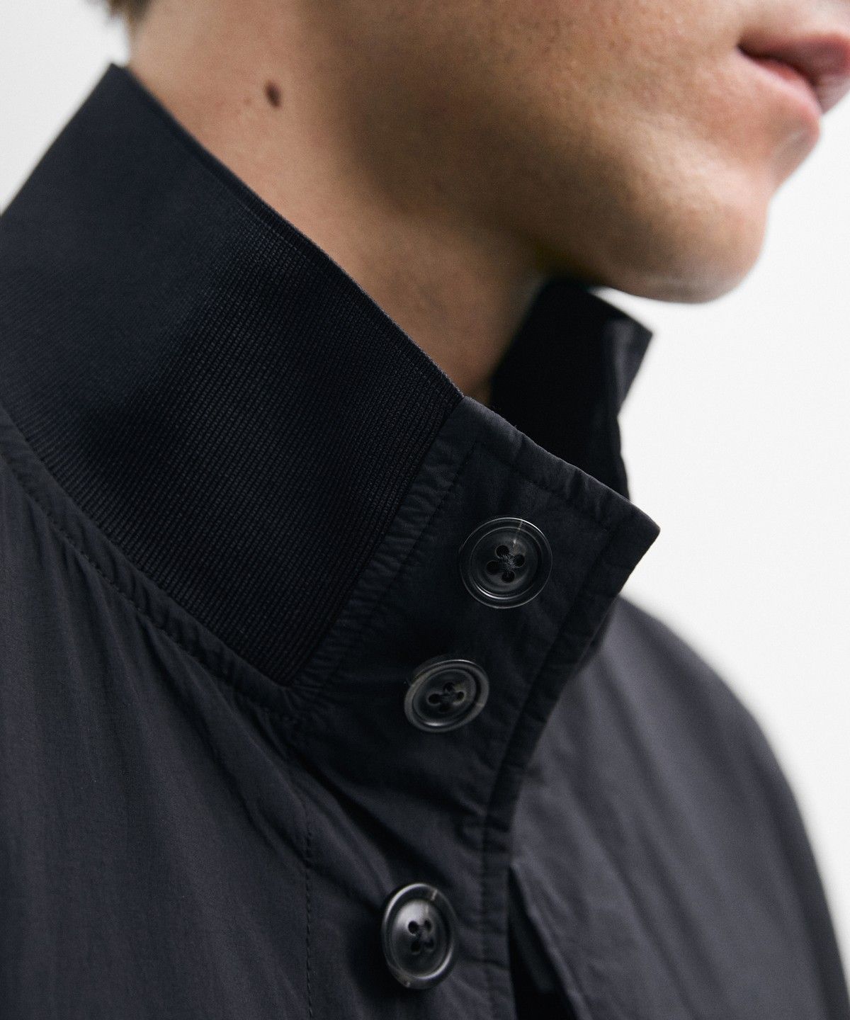 마시모두띠(MASSIMO DUTTI) 포켓 디테일 봄버 자켓