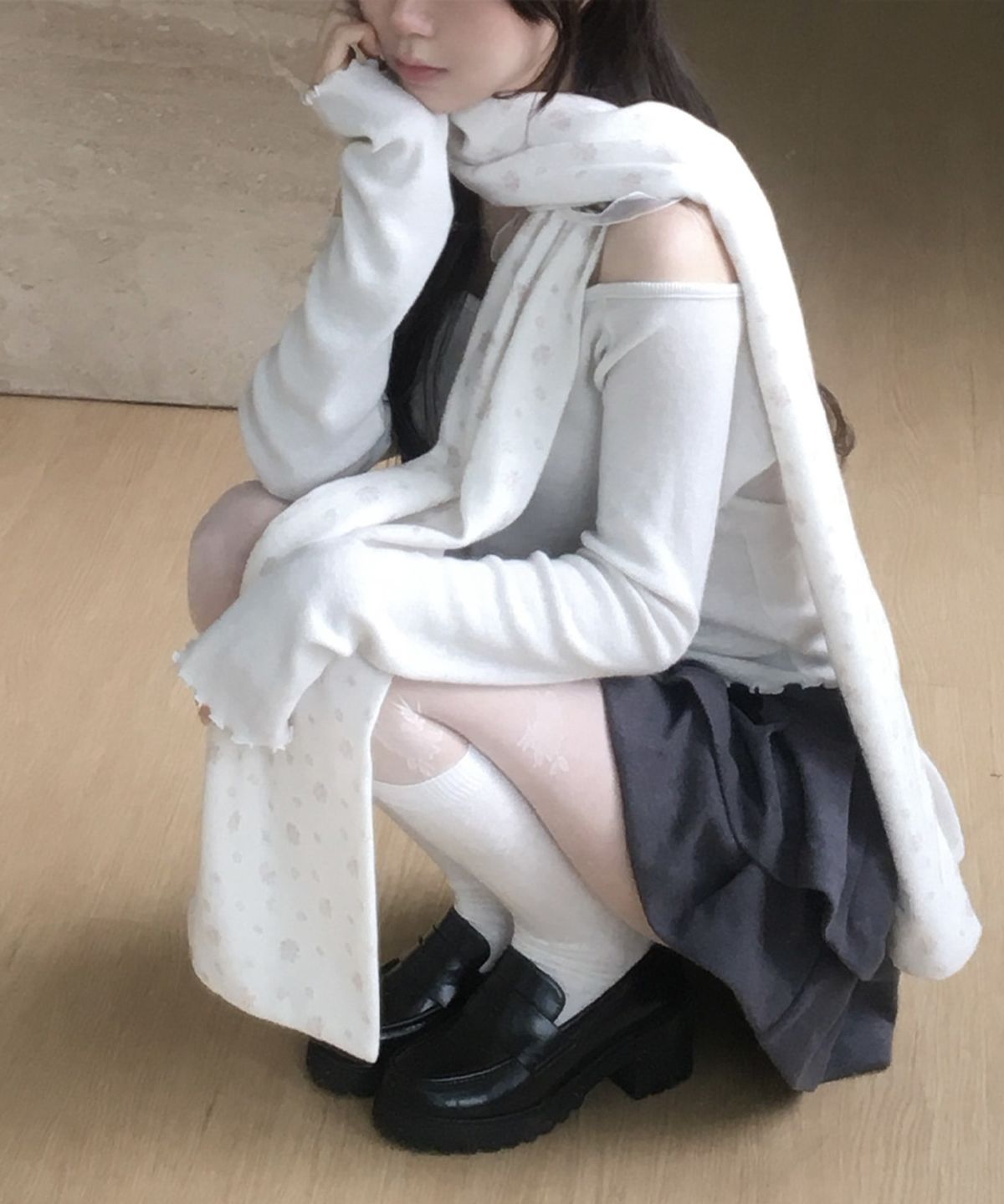 위스페어리(WHISFAIRY) Soft Bloom Muffler - 2 colors