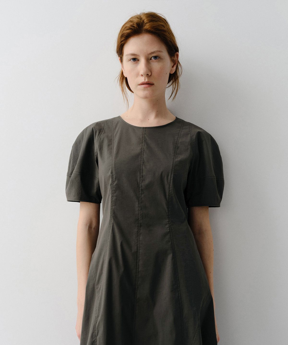 이아(EAAH) FAYE FLARE DRESS (DEEP KHAKI)