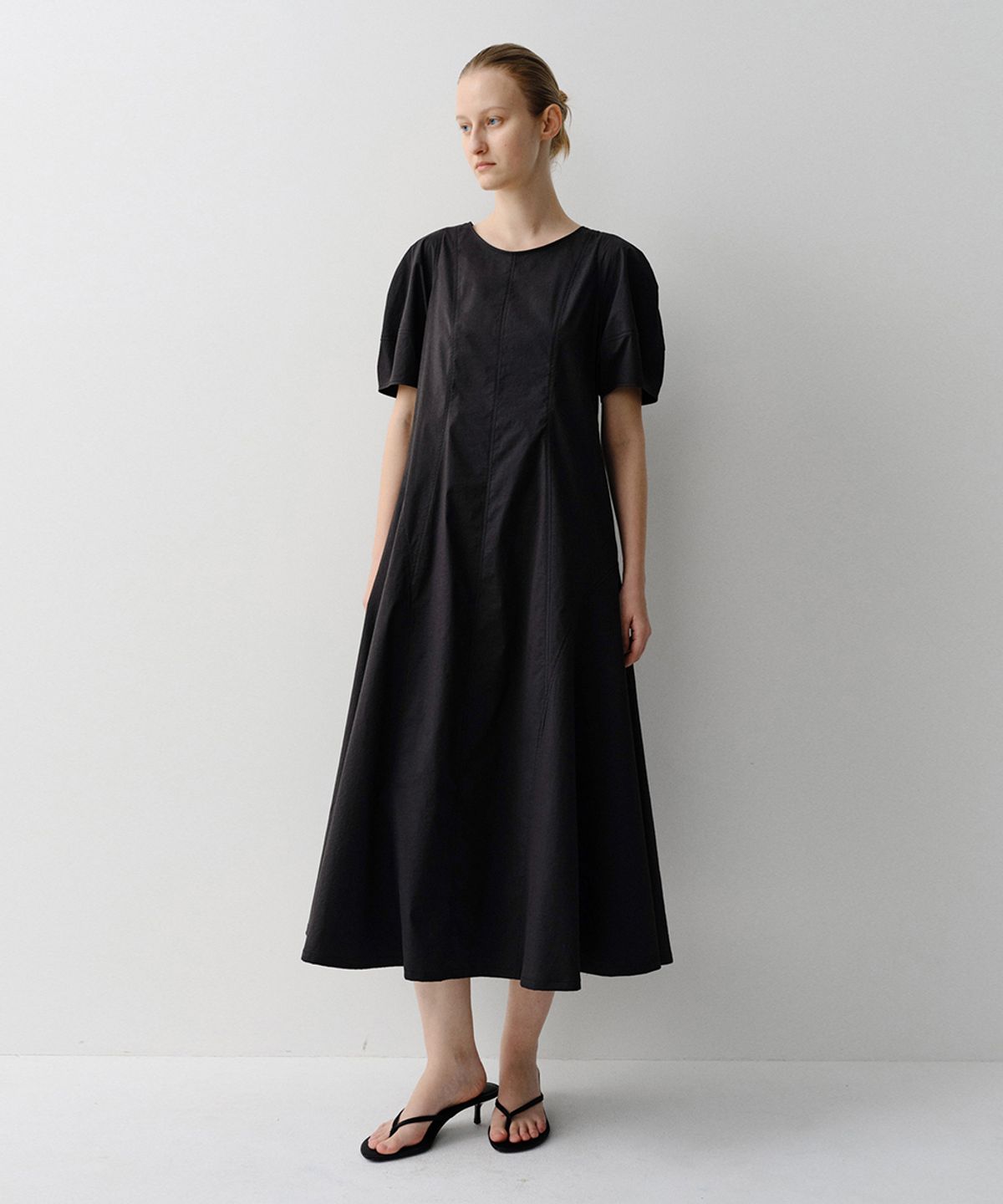 이아(EAAH) FAYE FLARE DRESS (BLACK)
