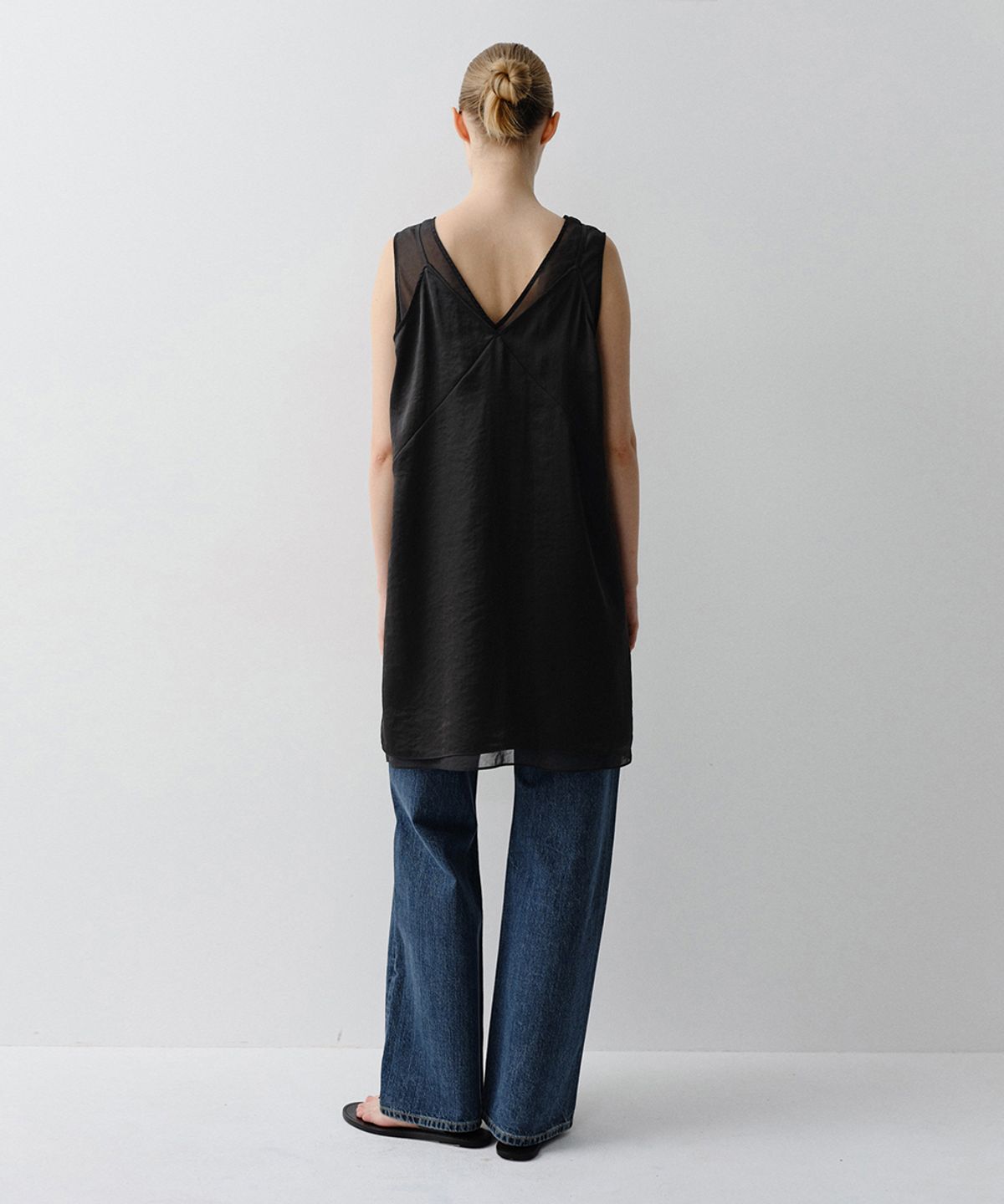 이아(EAAH) SATIN SHEER LAYERED DRESS (BLACK)