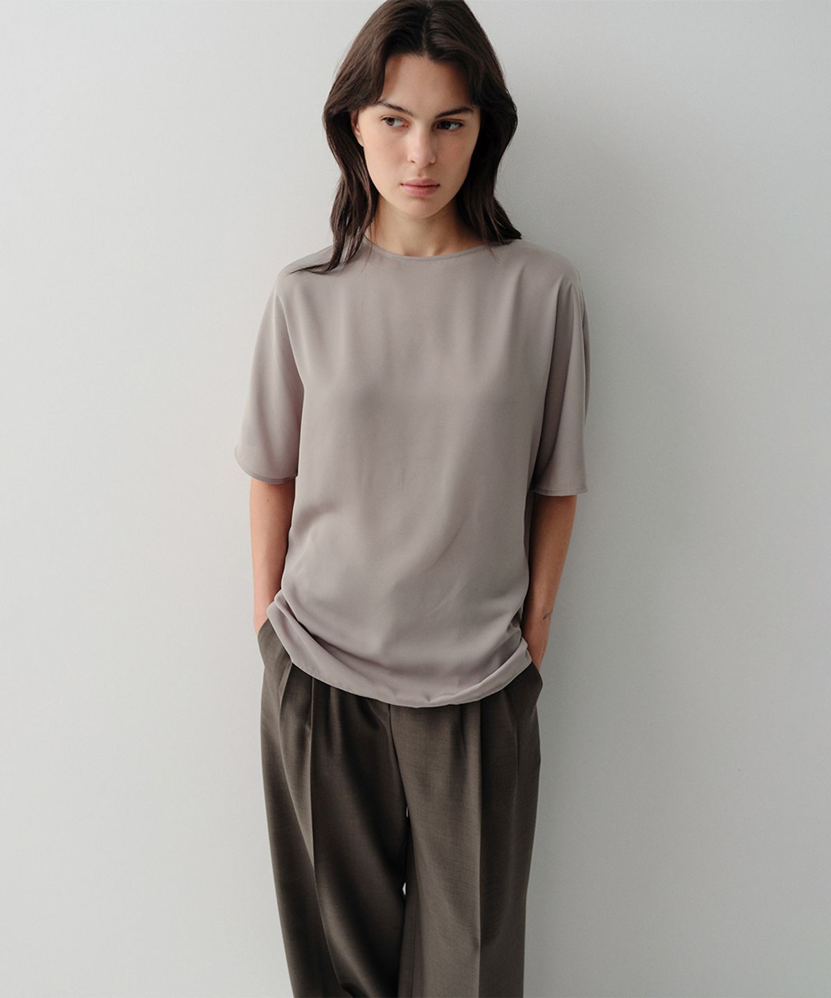 이아(EAAH) BACK COWL BLOUSE (TAUPE)