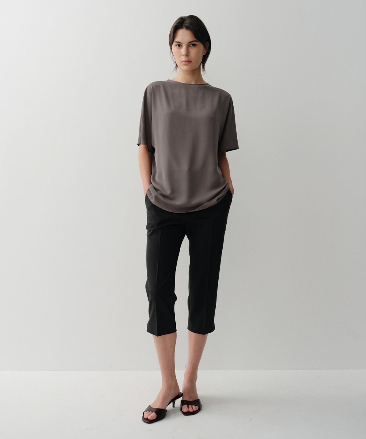 이아(EAAH) BACK COWL BLOUSE (BROWN)