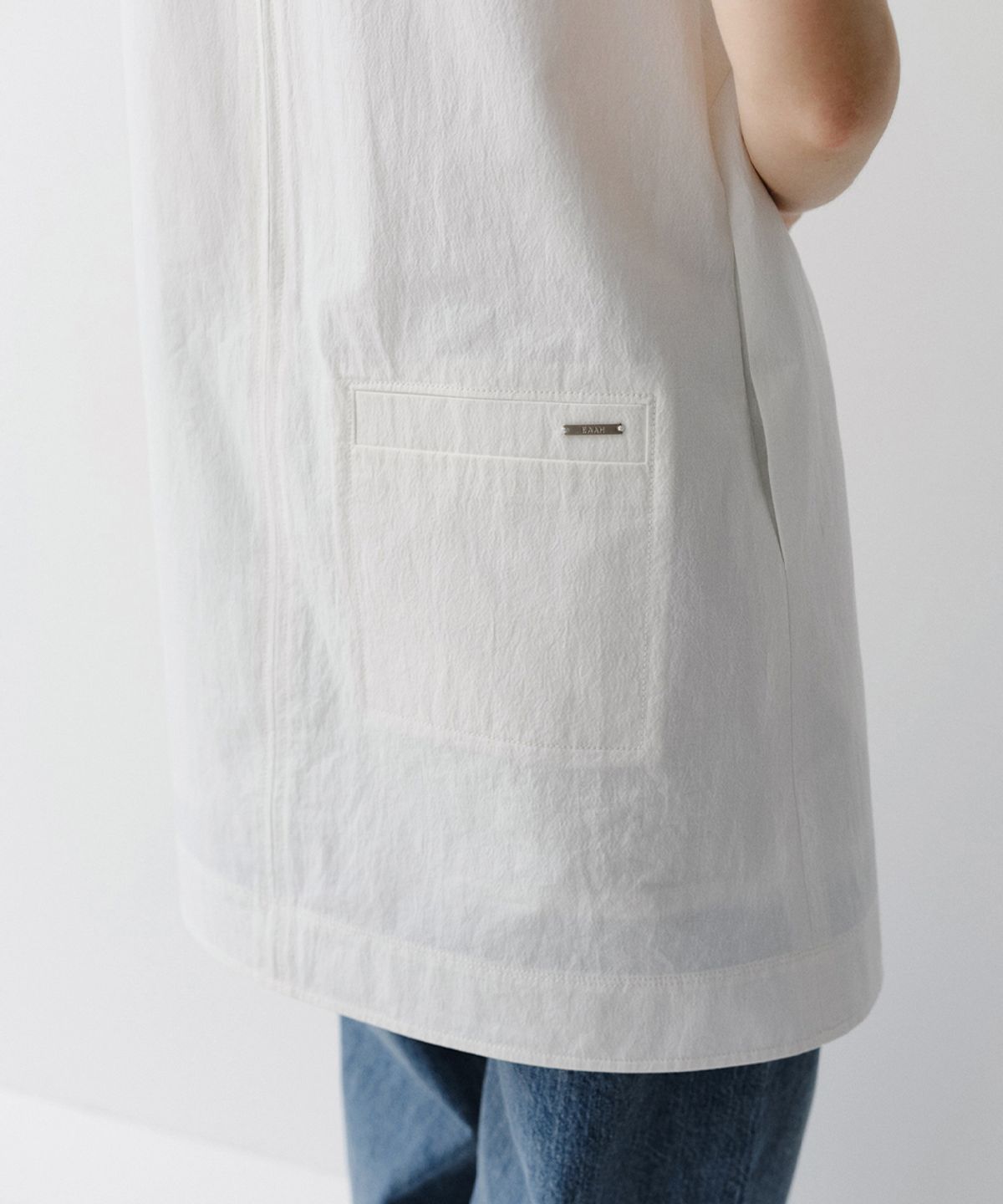 이아(EAAH) STITCH SLEEVELESS MINI DRESS (WHITE)