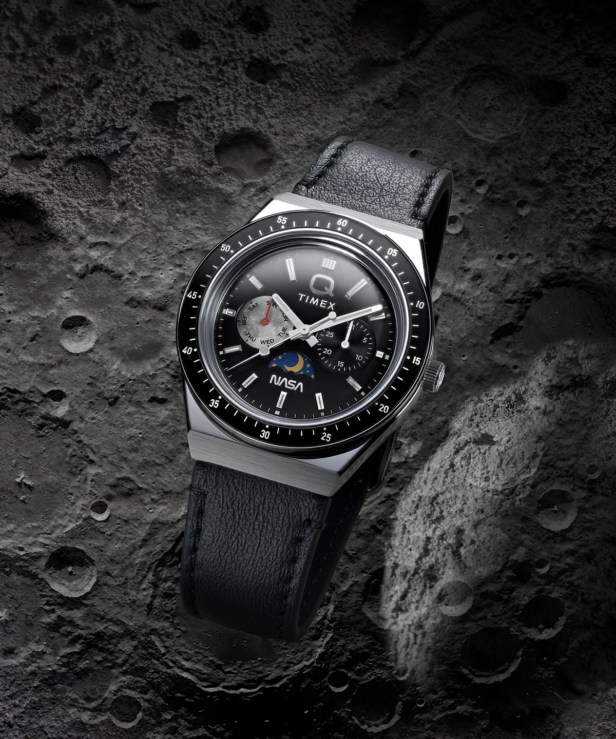 타이맥스(TIMEX) 타이맥스 x NASA Q TIMEX 빈티지 블랙 가죽시계 40mm