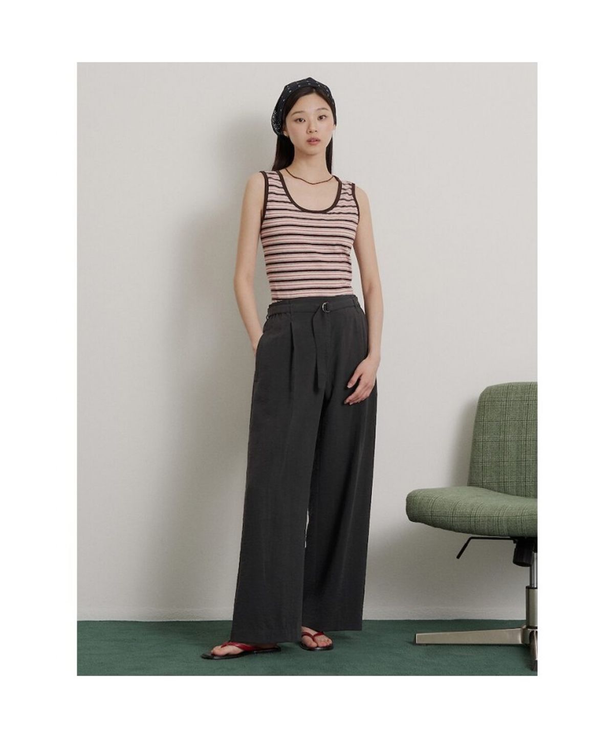 빈폴 레이디스(BEANPOLE LADIES) 멀티 스트라이프 U넥 슬리브리스 티셔츠  브라운 (BF6542C05D)