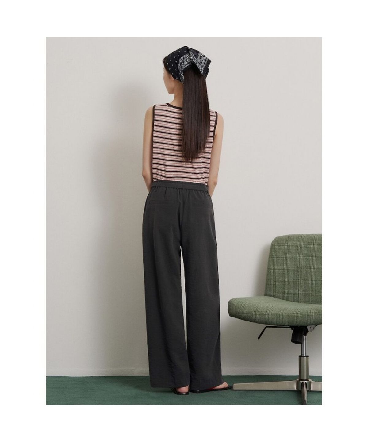 빈폴 레이디스(BEANPOLE LADIES) 멀티 스트라이프 U넥 슬리브리스 티셔츠  브라운 (BF6542C05D)