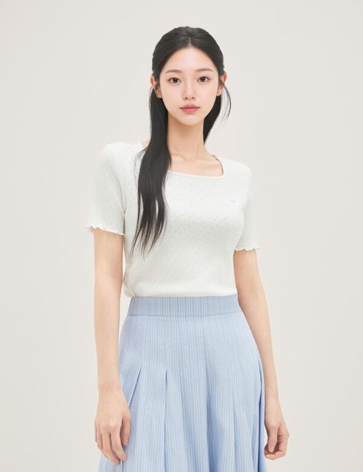 로엠(ROEM) 턱 디테일 스트라이프 스커트 RMWHG26RT1