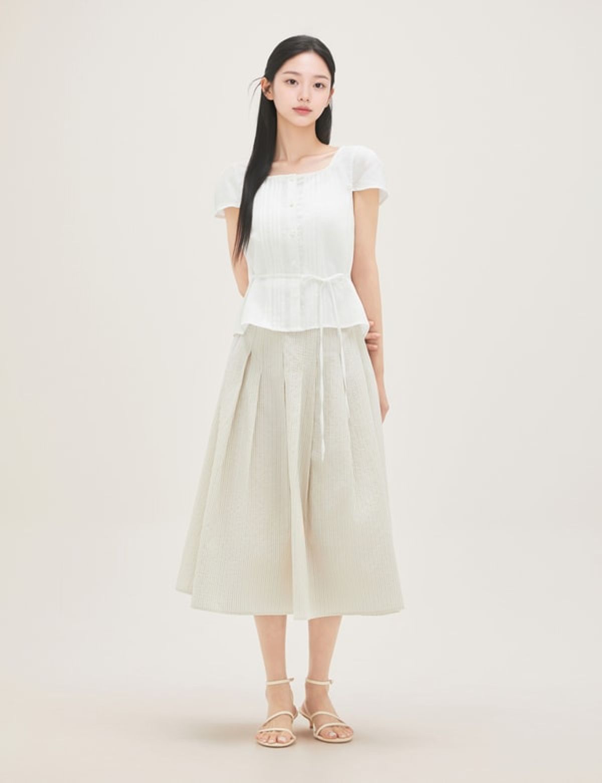 로엠(ROEM) 턱 디테일 스트라이프 스커트 RMWHG26RT1