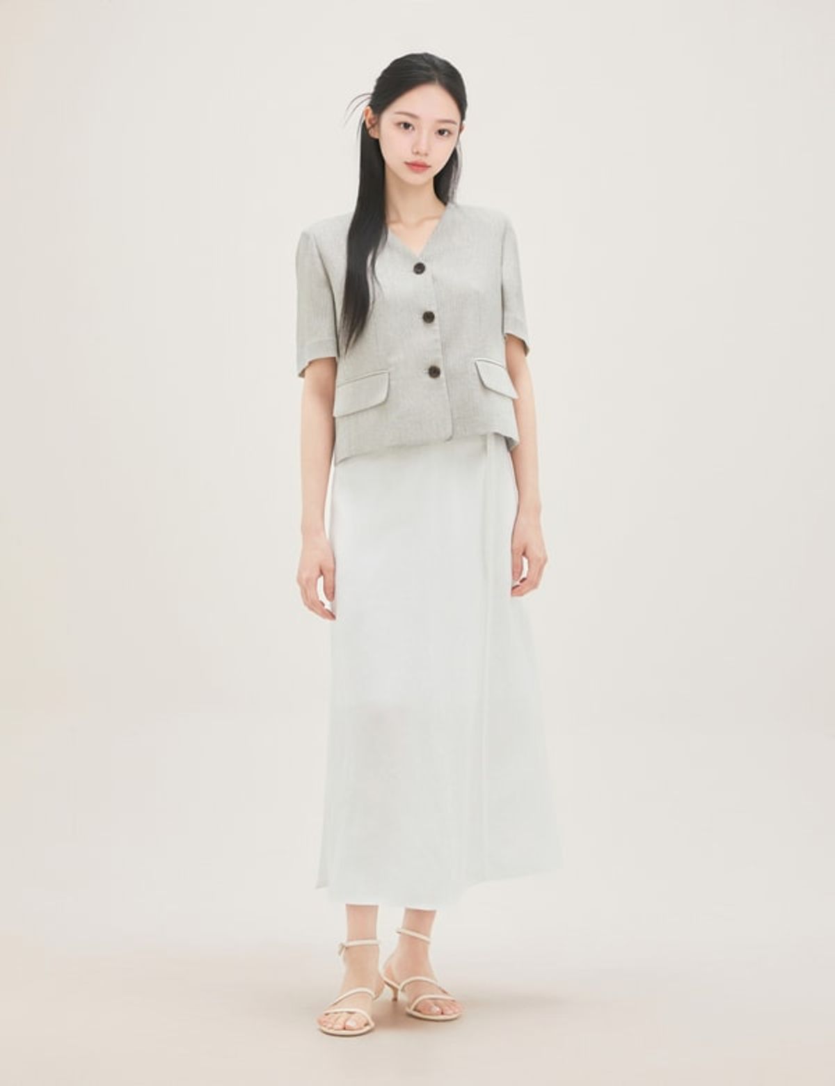로엠(ROEM) 브이넥 조직감 반팔자켓 RMJKG37R12