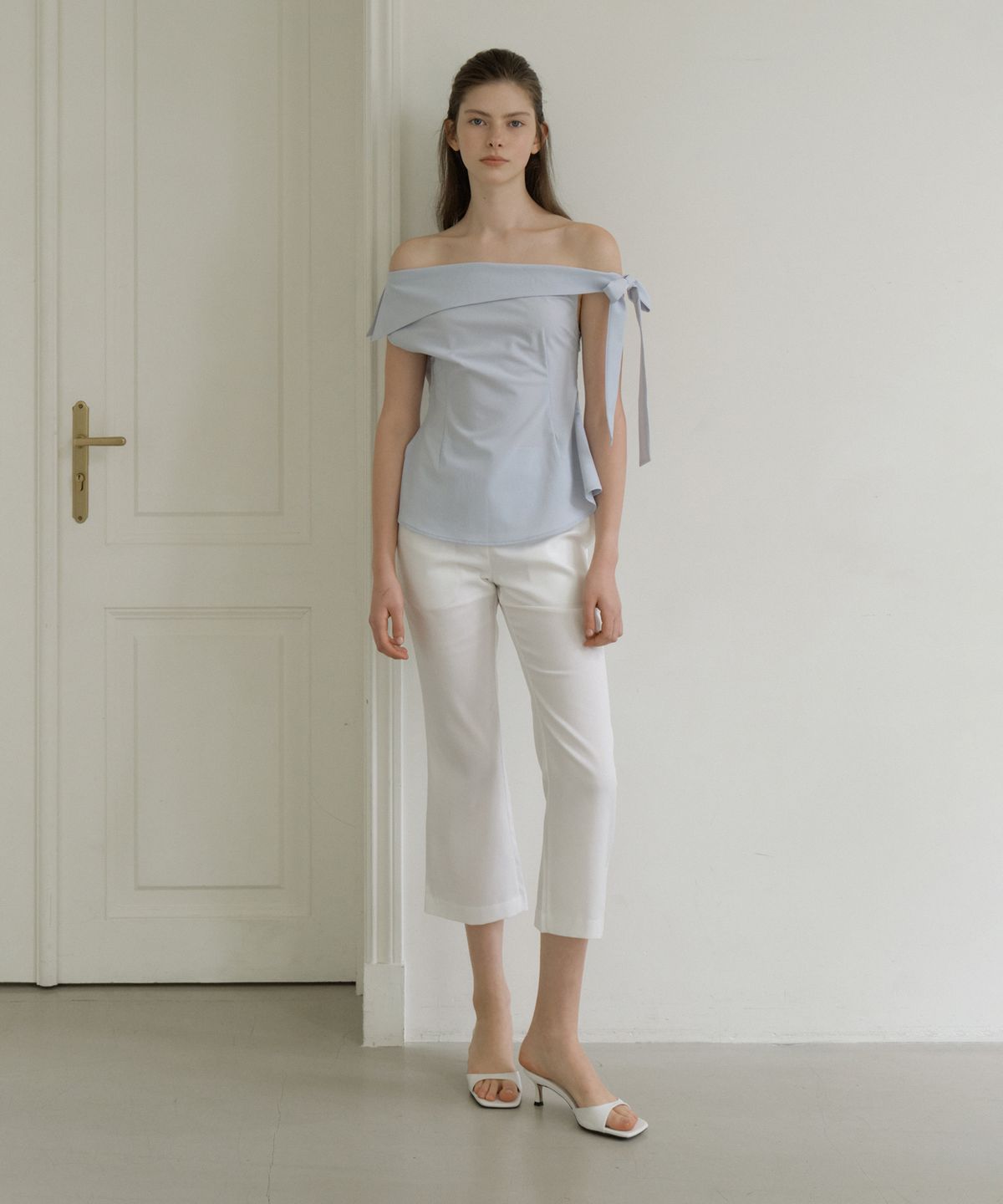 리올그(REORG) GIR TIE OFF SHOULDER BLOUSE ASH BLUE