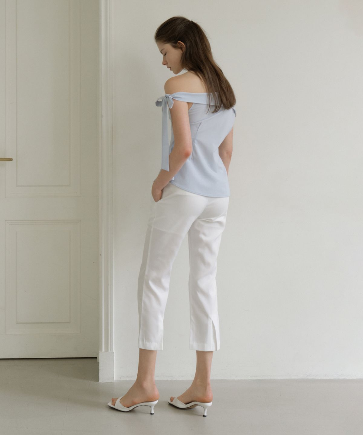 리올그(REORG) GIR TIE OFF SHOULDER BLOUSE ASH BLUE