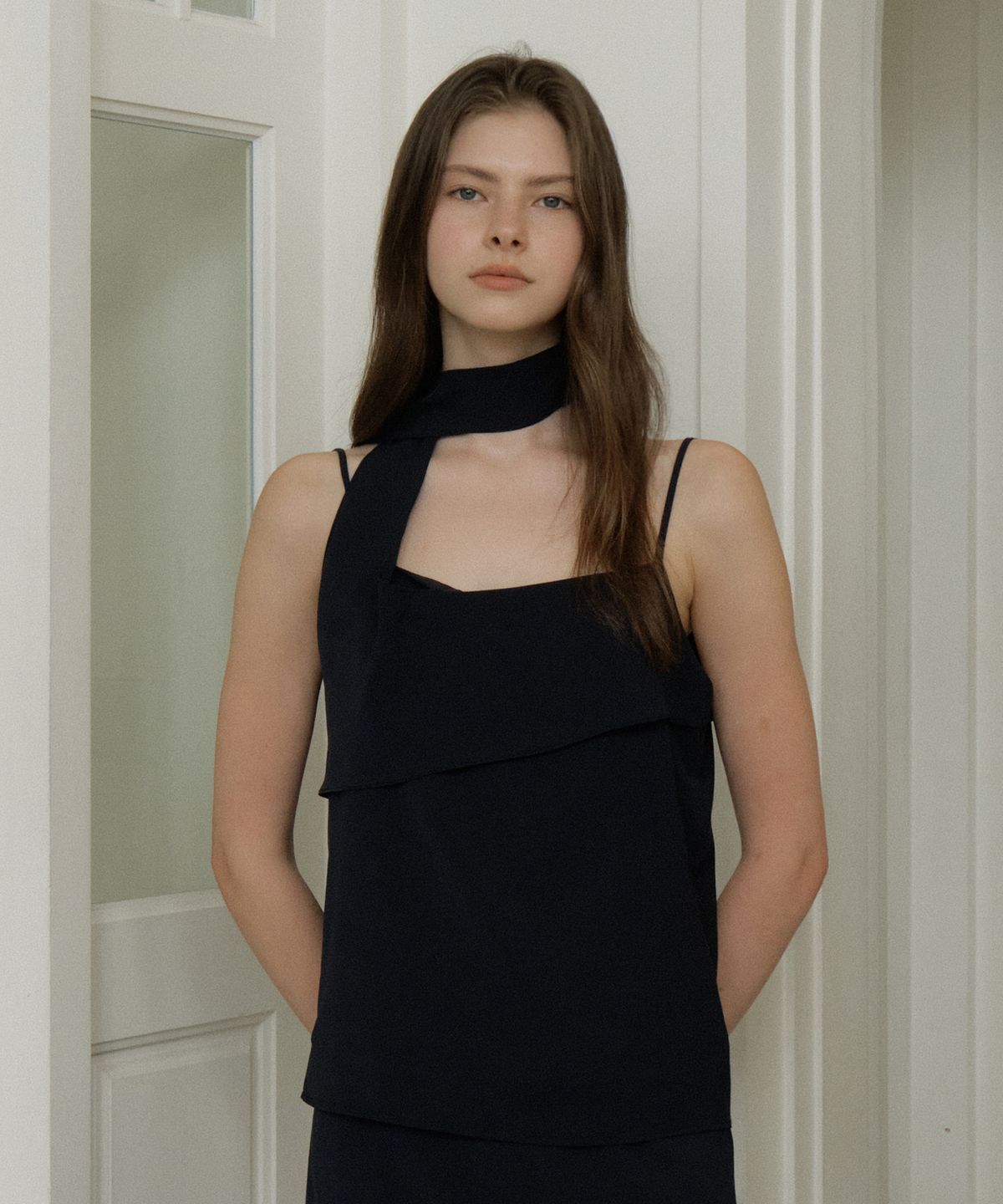 리올그(REORG) GIR DRAPE SCARF SLEEVELESS NAVY