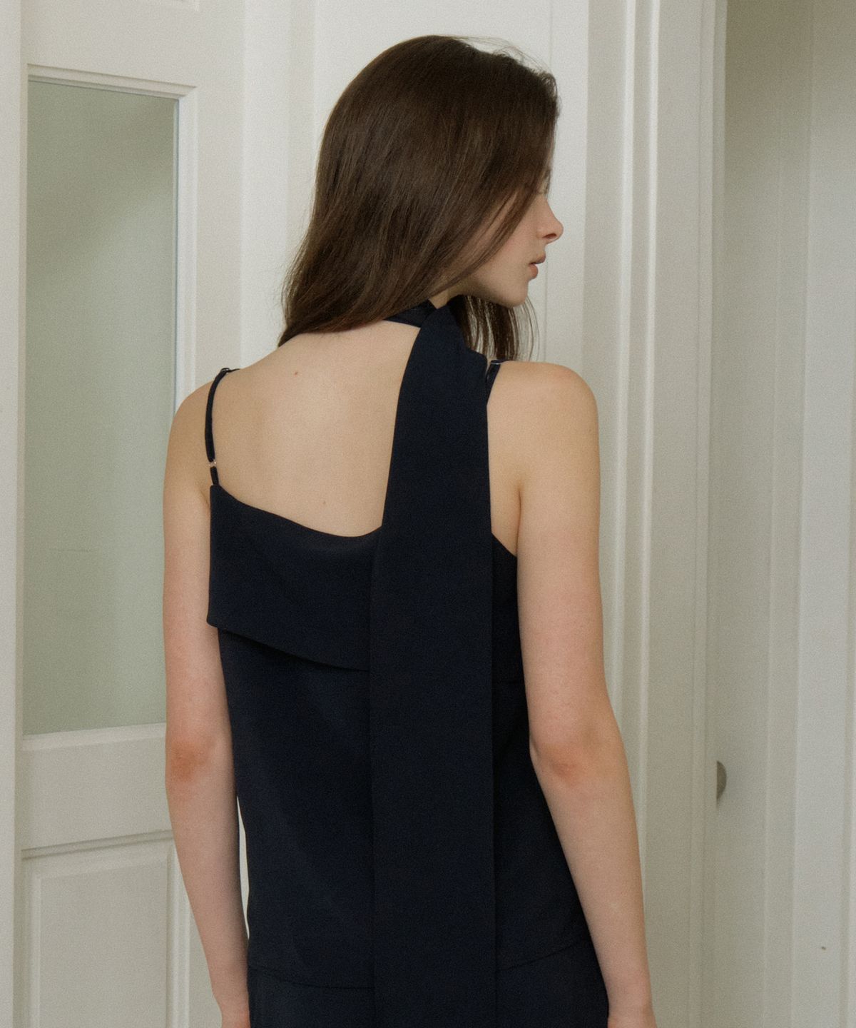 리올그(REORG) GIR DRAPE SCARF SLEEVELESS NAVY
