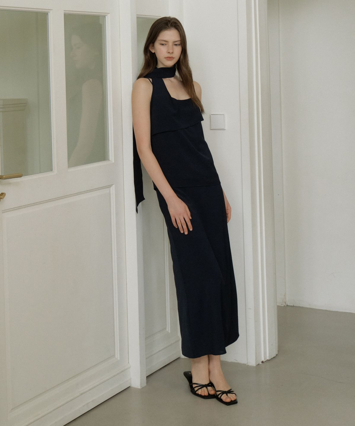 리올그(REORG) GIR DRAPE SCARF SLEEVELESS NAVY