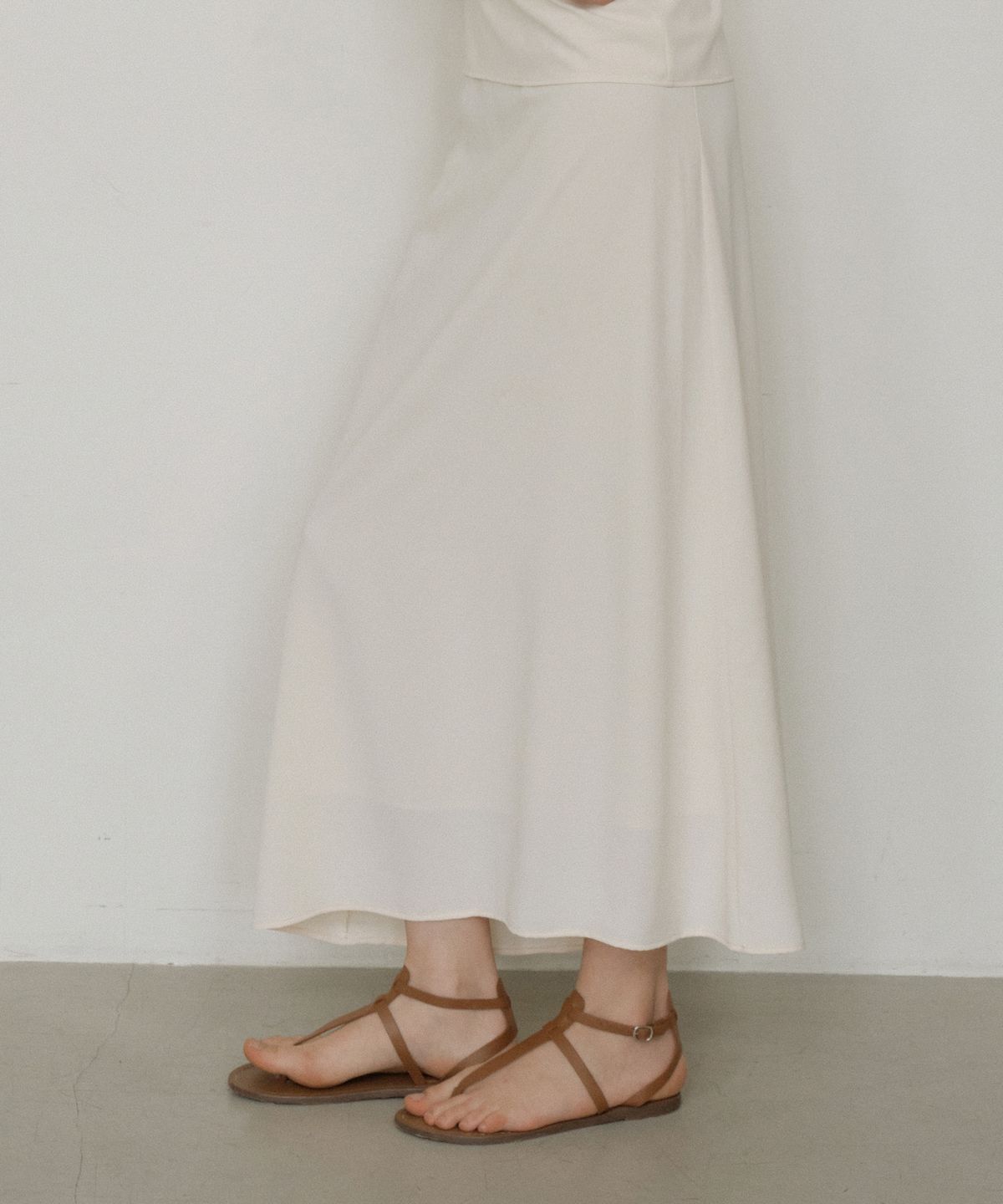 리올그(REORG) GIR DART LONG SKIRT CREAM