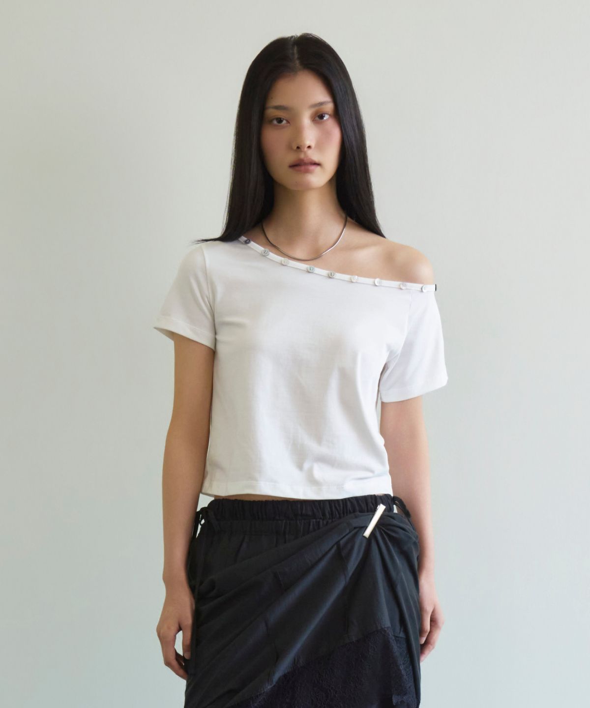 언틸디예스(UNTIL THE YES) Asymmetric One-shoulder Button Top, Ivory