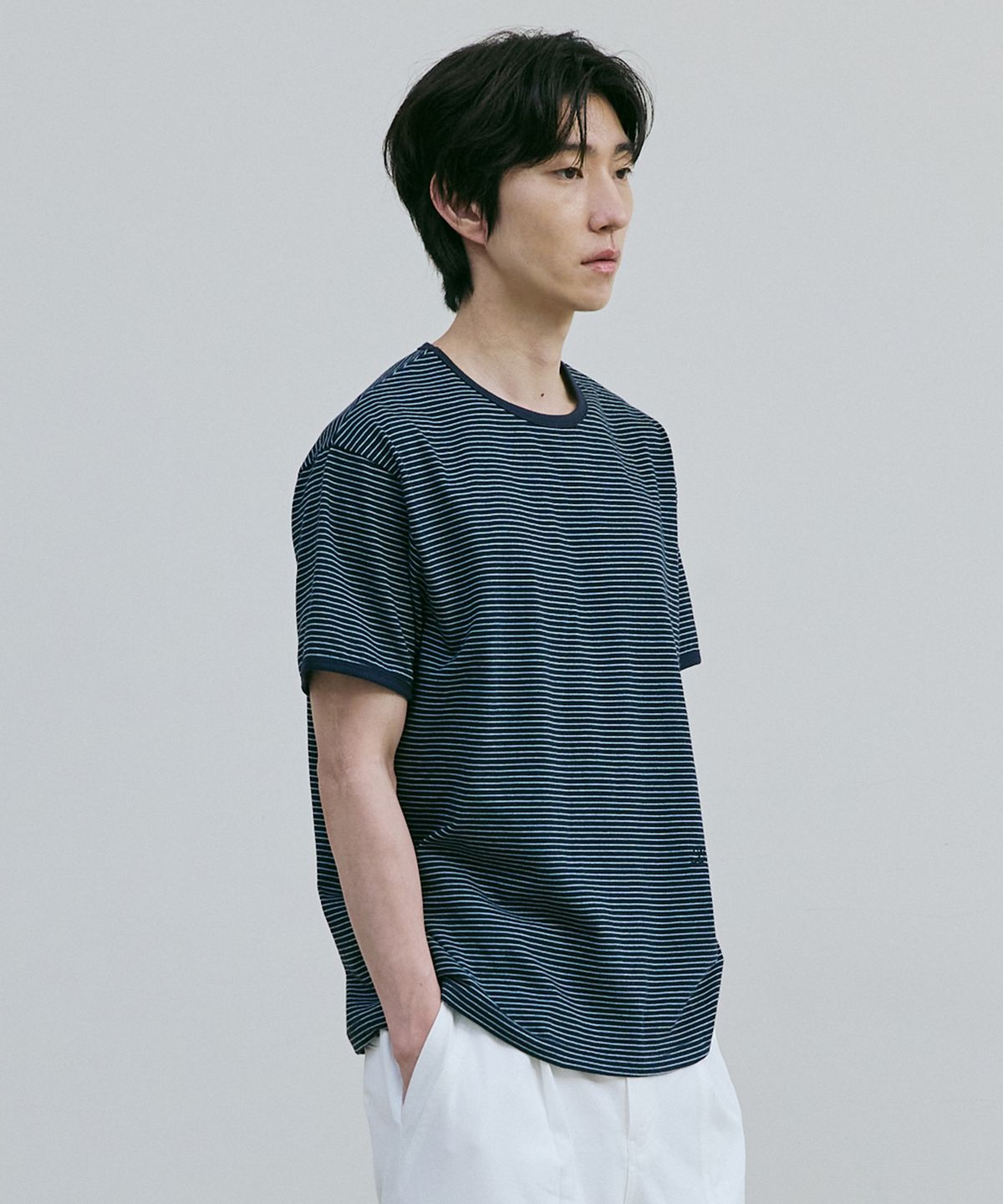 베르드누아(BER DE NOIR) 파인 스트라이프 링거 티(네이비)