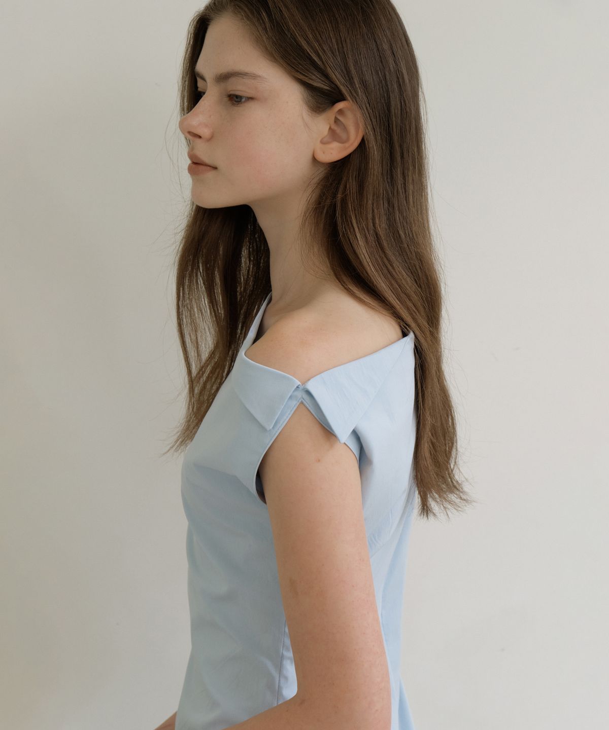 리올그(REORG) GIR ONE SHOULDER OPS SKY BLUE