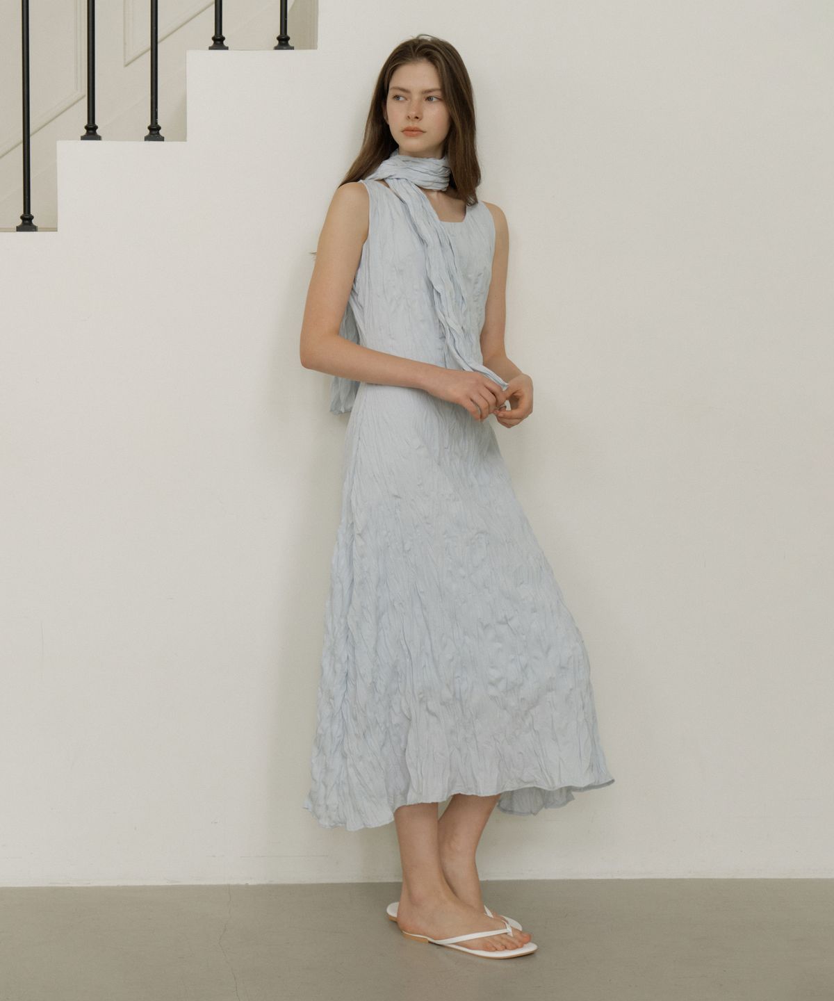 리올그(REORG) GIR WRINKL SLEEVELESS OPS SKY BLUE